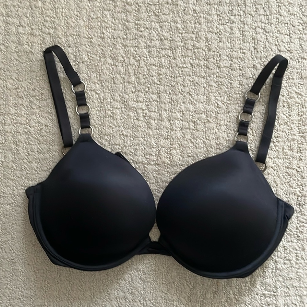 Victoria’s Secret Very Sexy Padded Push Up Bra Black Satin Lace 32DD E70
